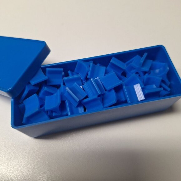 Blue Castle Risk 1990 Board Game Replacement Pieces Tokens Plastic Case Box - Picture 3 of 3